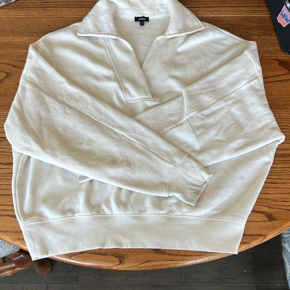 Express Cream V-Neck Sweater Soft Knit Classic